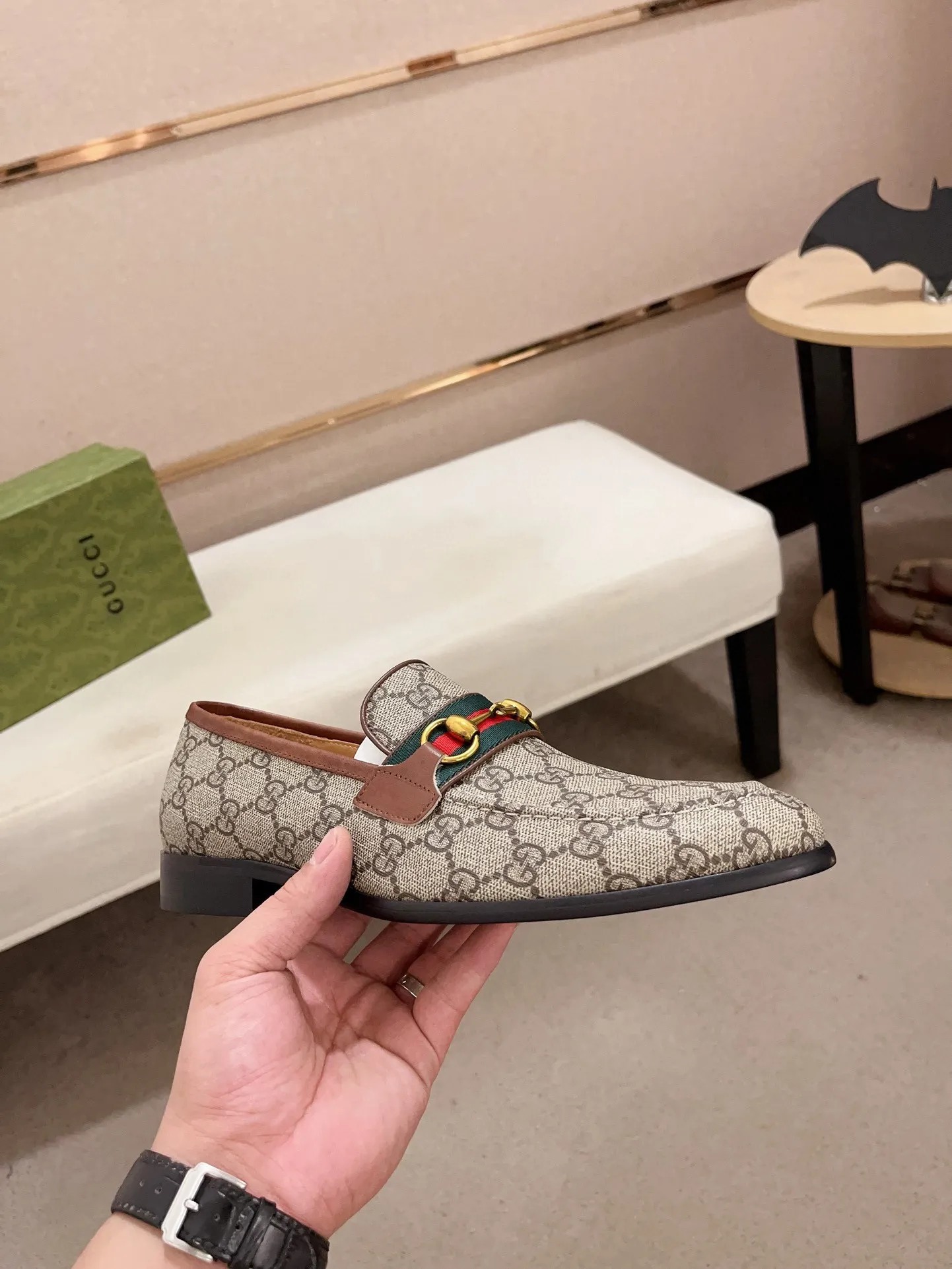 Men's shoes 💰: 520💰 (GUCCI) New product series ss hot new products 💢 💠 Casual suit shoes 👞, top imported materials Upper hardware buckles and shoe side logos, insoles and soles with brand logos 💠 💎 Upper: imported PVC material 100% 💎 Lining: cowhide/100% 💎Feet: cowhide/100% 💎Sole: rubber/100% 💎SIZE: 38 39 40 41 42 43 44 Can be customized 45